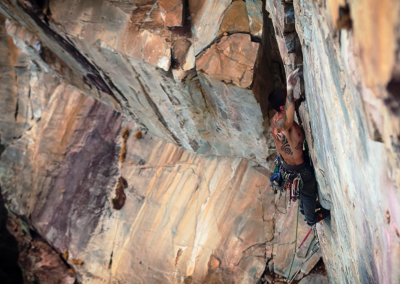 JAMJAMAL: Uma escalada de fenda no Morro do Macaco